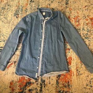 Light blue button down men’s shirt